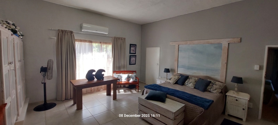 6 Bedroom Property for Sale in Wavecrest Eastern Cape